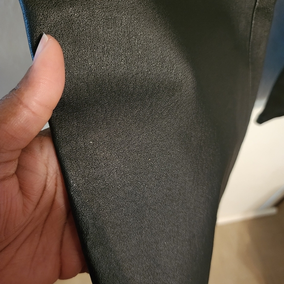 Vintage Newport News Black Leather Pants Size 12 Petite (Spot At Bottom) - Picture 6 of 16